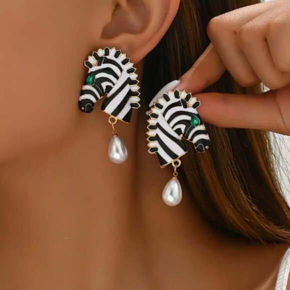 Zebra Statement Earrings - Black and white with a stud style backing - NEW - Picture 1 of 4